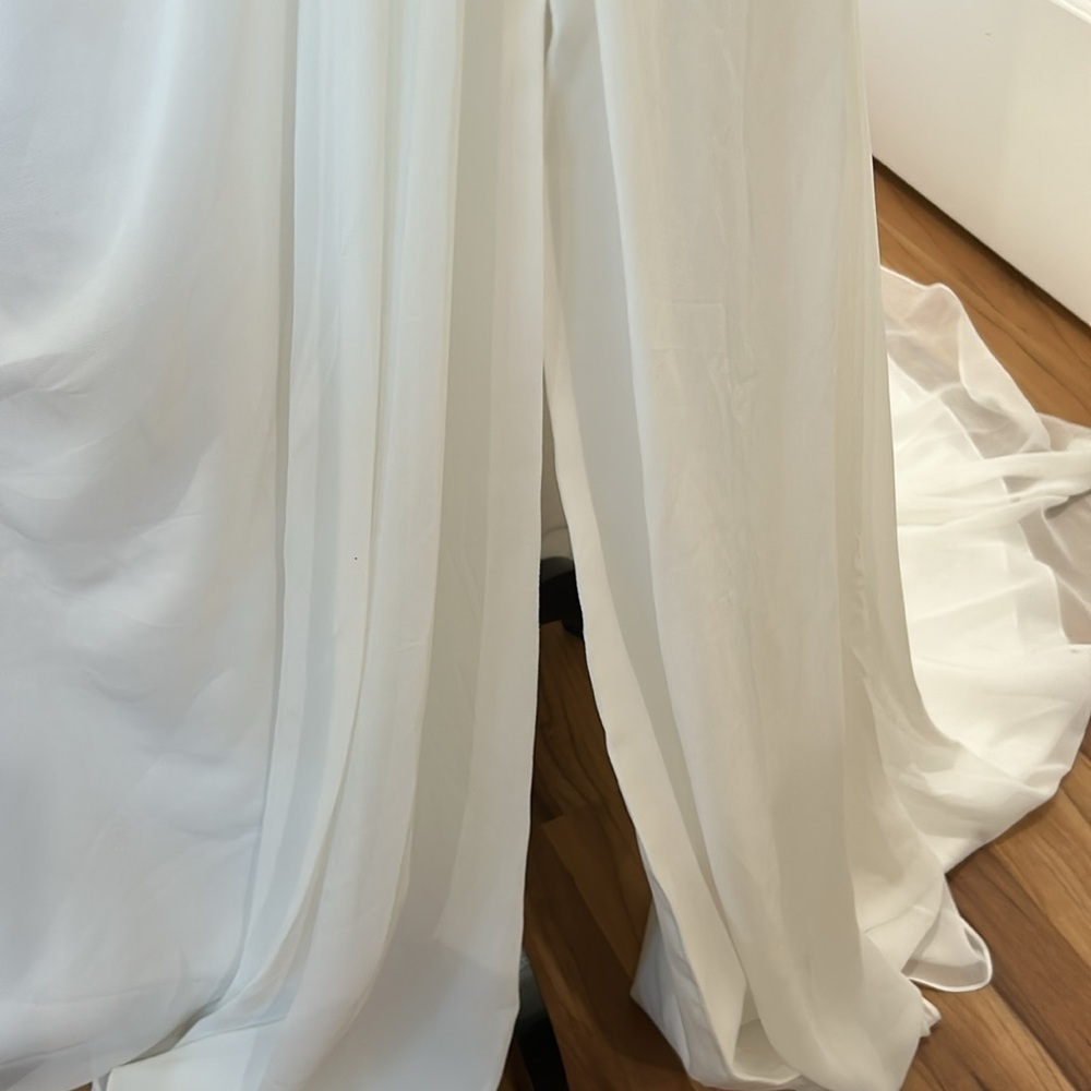 David’s Bridal - Brand New Wedding Gown - Size 6 CG - Picture 8 of 11